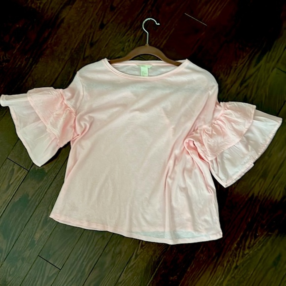 H&M flutter sleeve t-shirt in pink. Gently used. Runs big. Great summer piece.